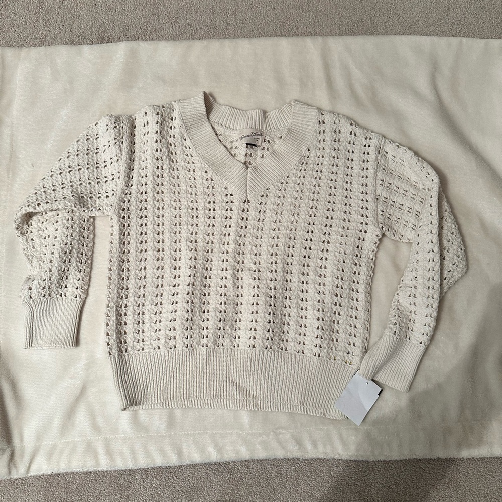 Universal Thread Women's V-Neck Sweater - Cream